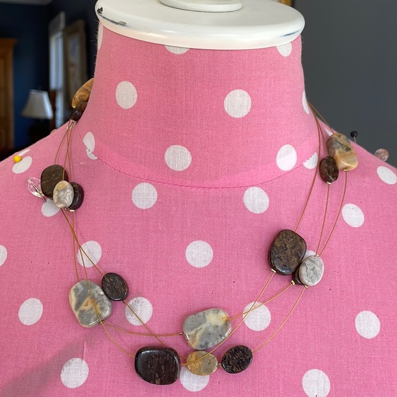 Agate stone variety on floating wires. Semi precious - Picture 1 of 5